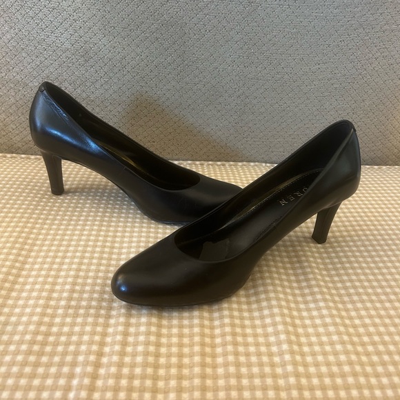 LAUREN RALPH LAUREN BLACK HARPER PUMPS - Picture 1 of 10